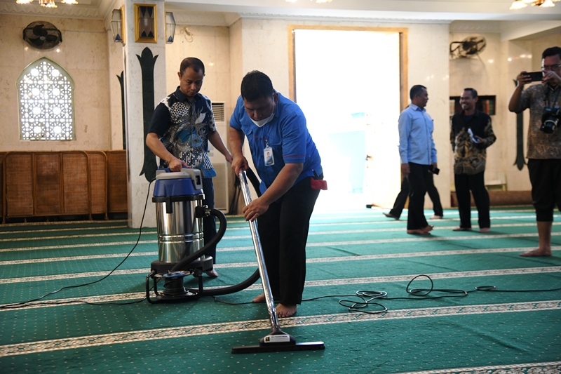 Sambut Ramadan, Jajaran Kemenkumham Bersihkan Masjid Husnul Khatimah